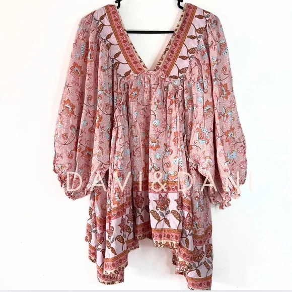 Coral Pullover V Neck Peasant Top; 3/4 sleeve Size: 1XL - Picture 3 of 10